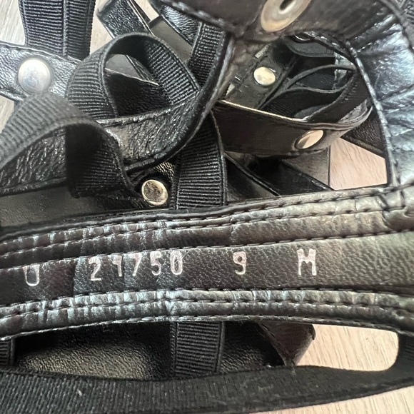 Stuart Weitzman Black Knee-High Gladiator Sandals - Picture 4 of 8